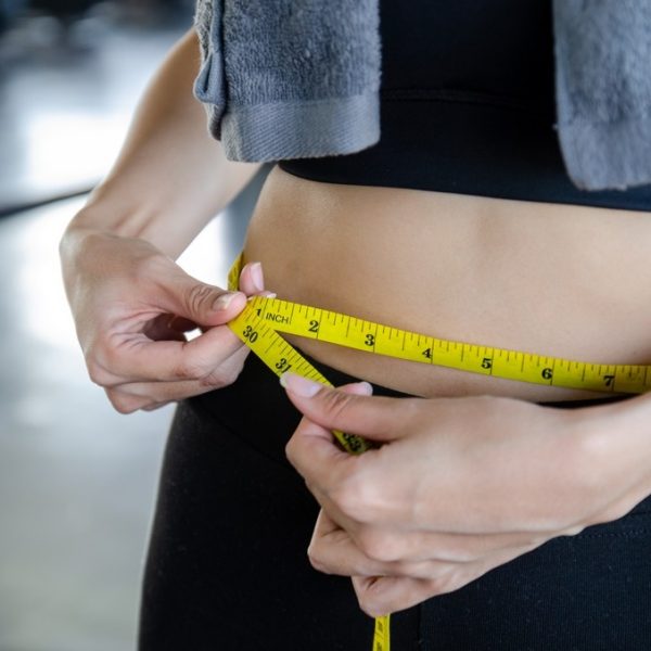 woman check waist size using a tape measure for body